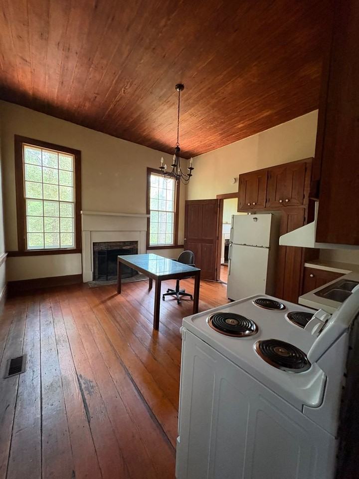 23500A River Rd - Photo 3 of 10