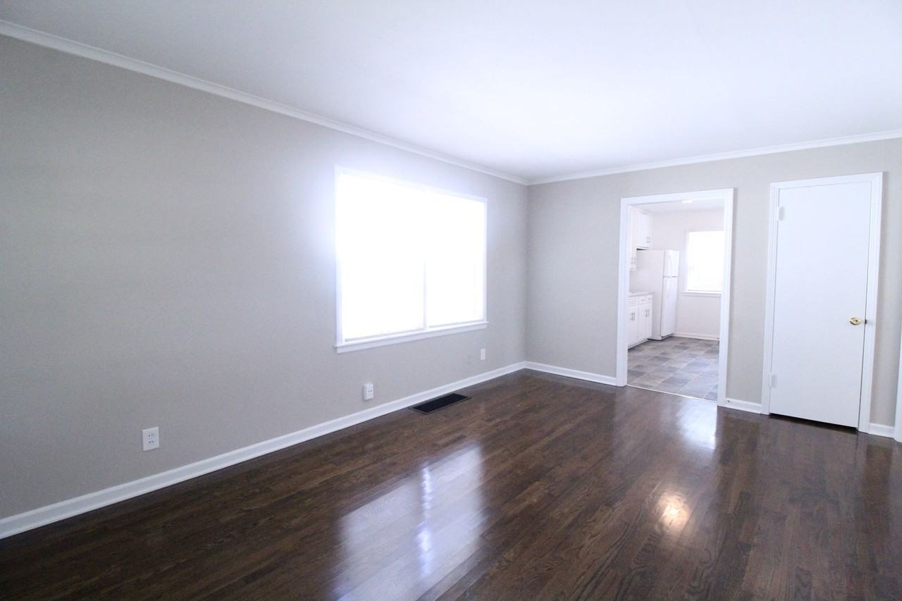 305 E 78th Ter - Photo 6 of 10