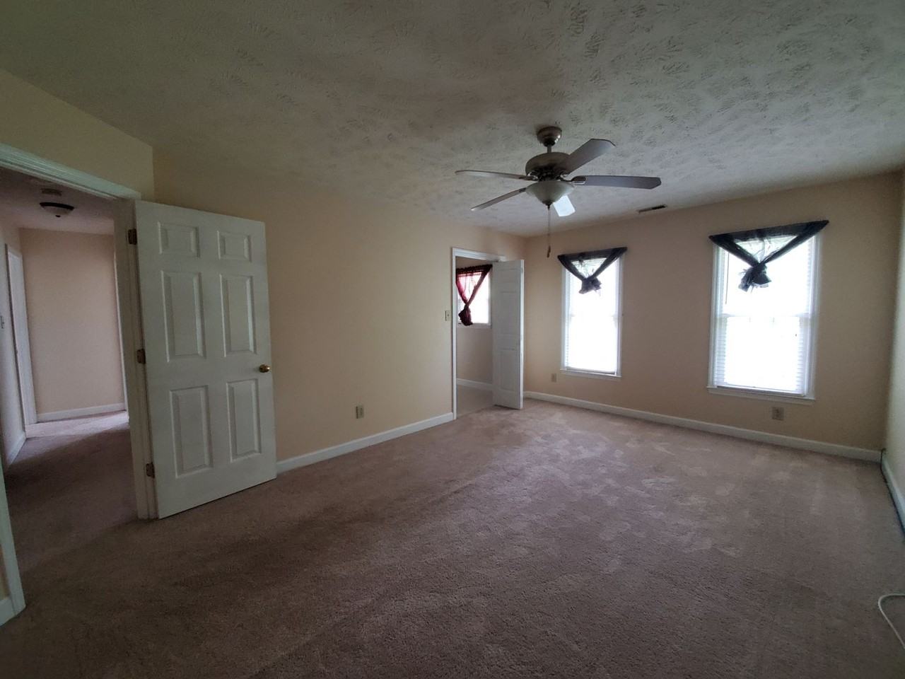 3508 Gowan Ln - Photo 6 of 28