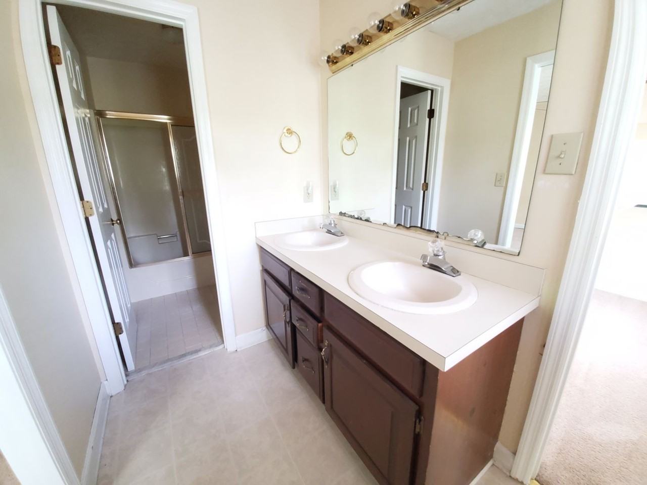 3508 Gowan Ln - Photo 7 of 28