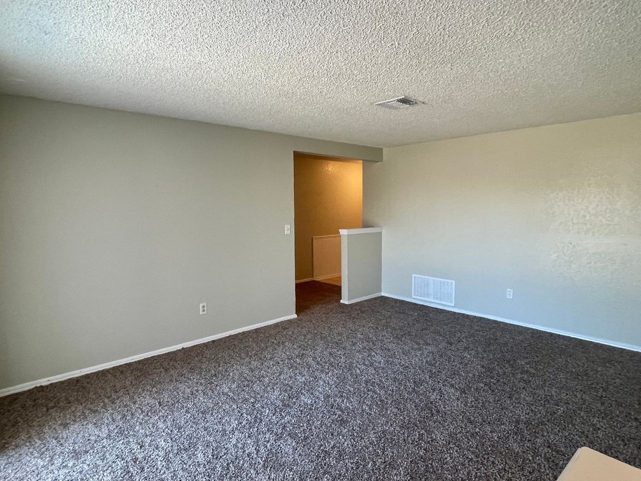 4205 Se 49th St - Photo 4 of 14