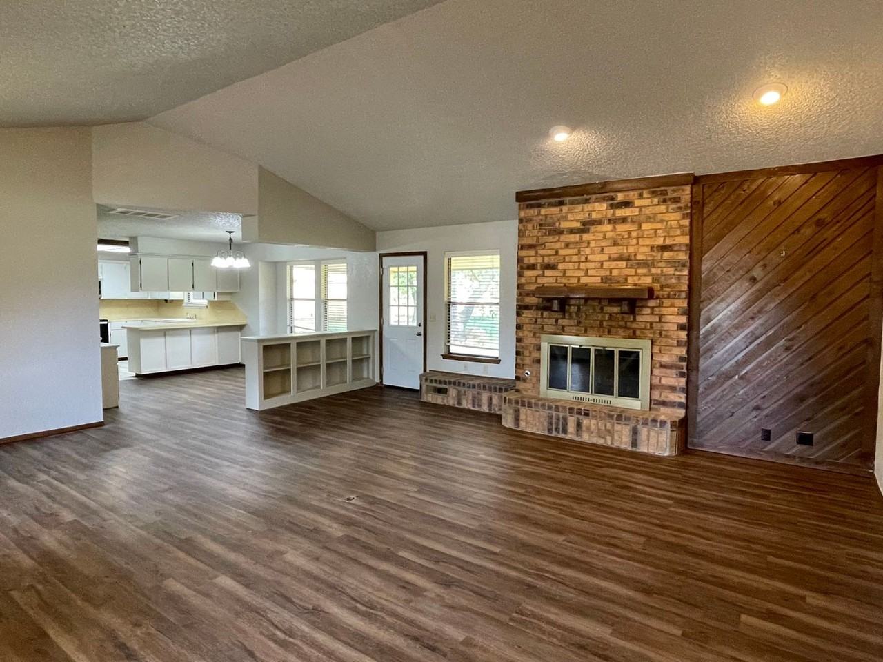 903 Northbrook Ave - Photo 2 of 20