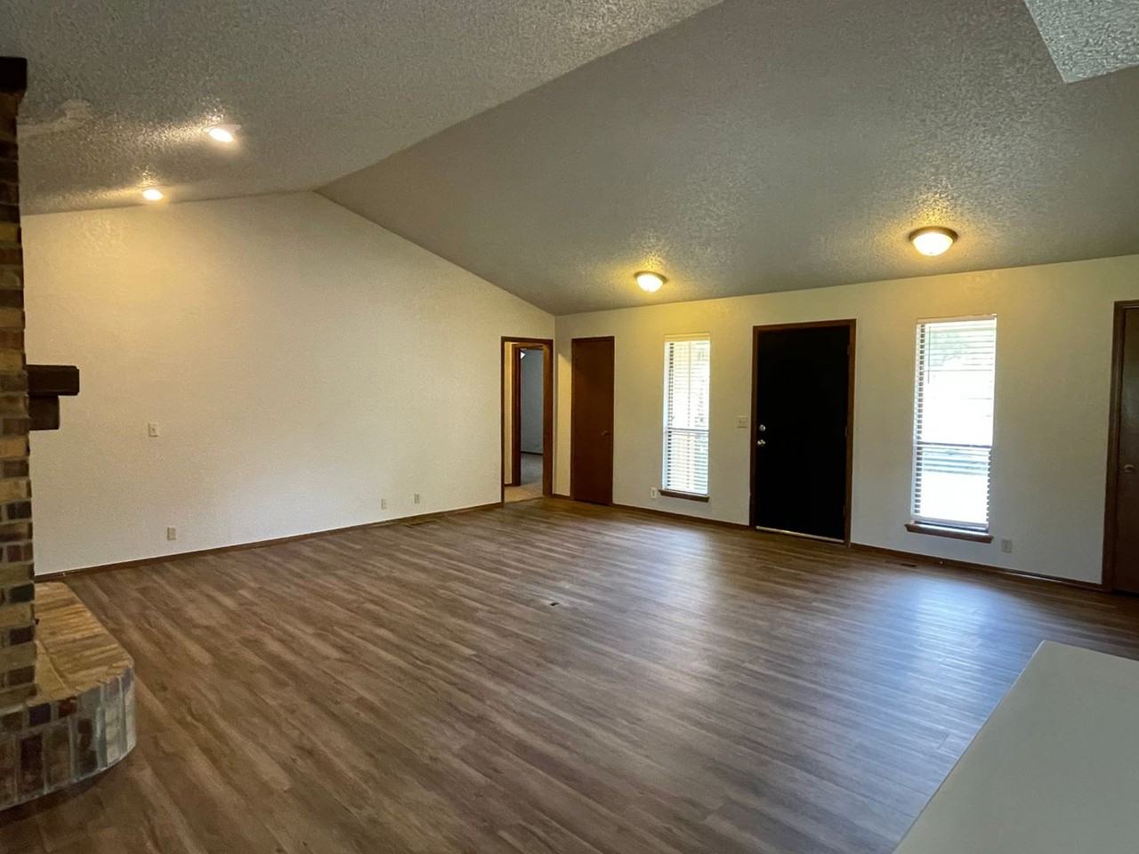 903 Northbrook Ave - Photo 3 of 20
