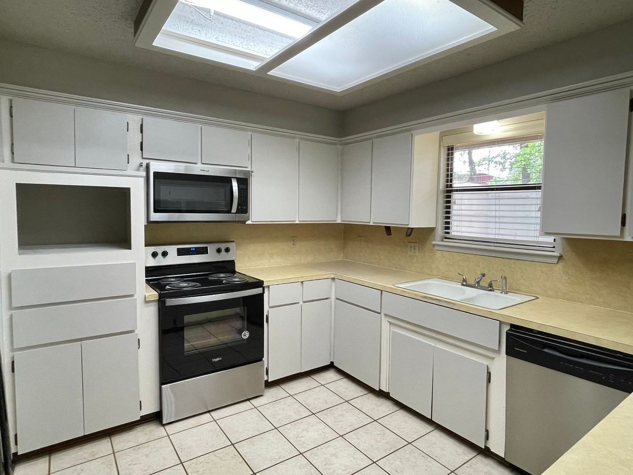 903 Northbrook Ave - Photo 6 of 20