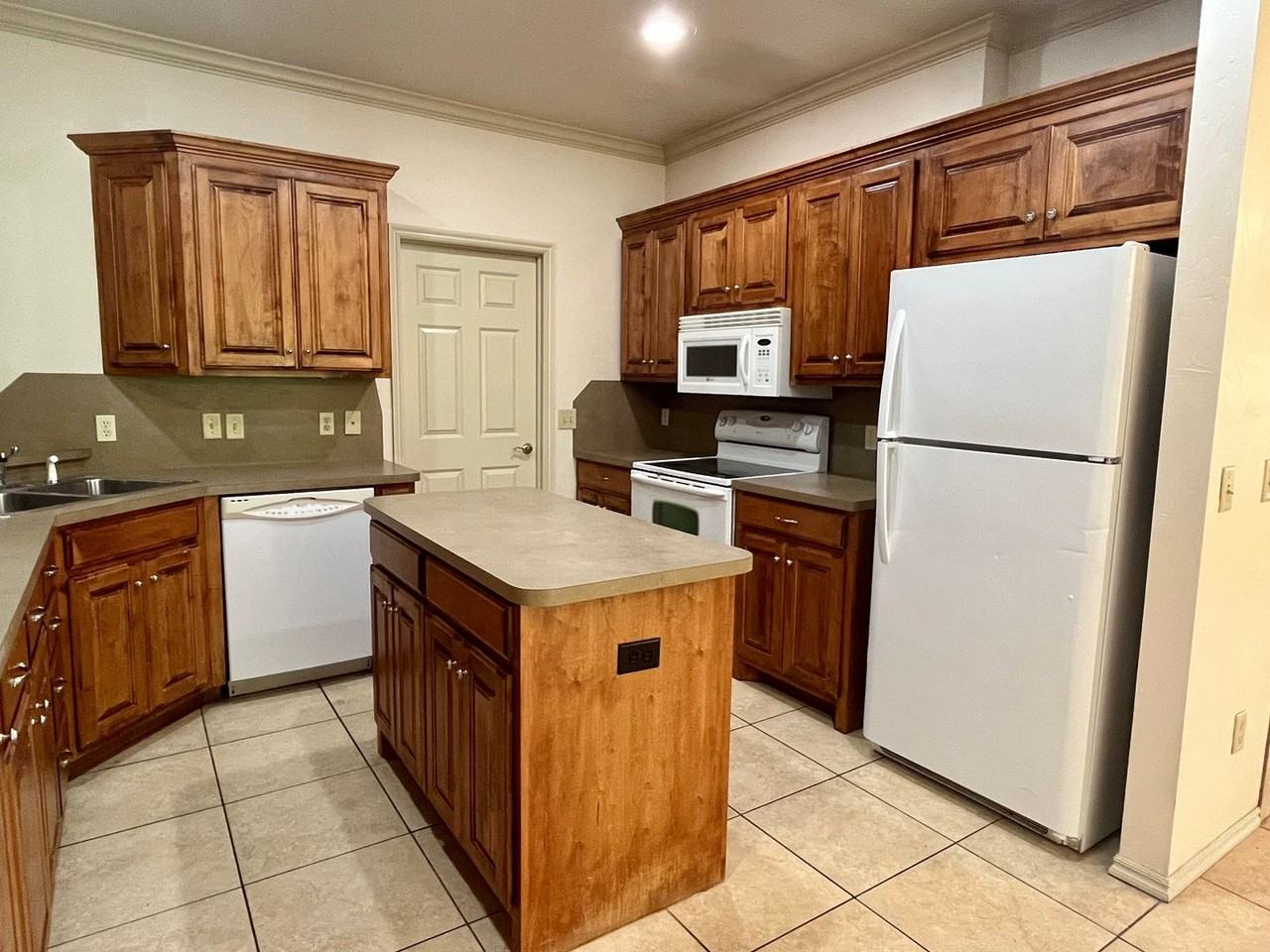 618 Sisken Ct - Photo 4 of 14