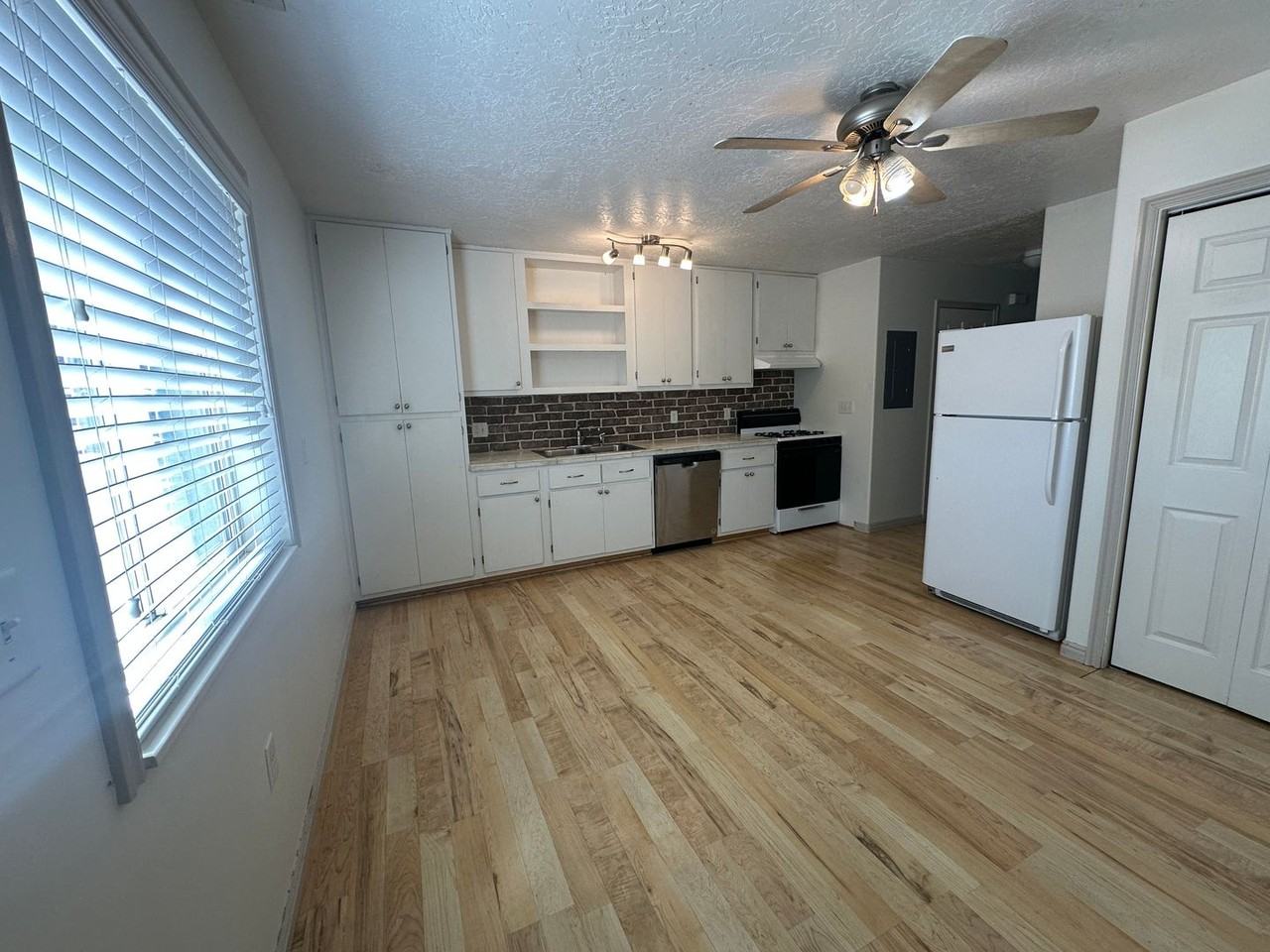 644 Sunflower Rd - Photo 4 of 25