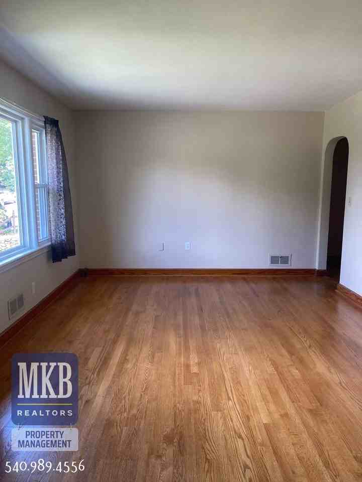 3136 Fleetwood Ave - Photo 4 of 32