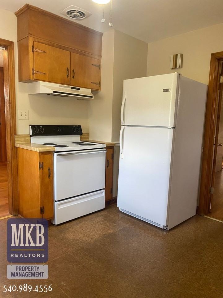 3136 Fleetwood Ave - Photo 6 of 32