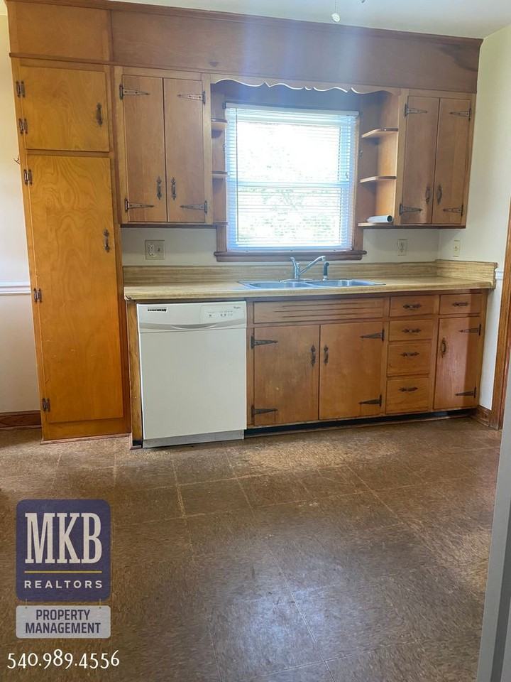 3136 Fleetwood Ave - Photo 7 of 32