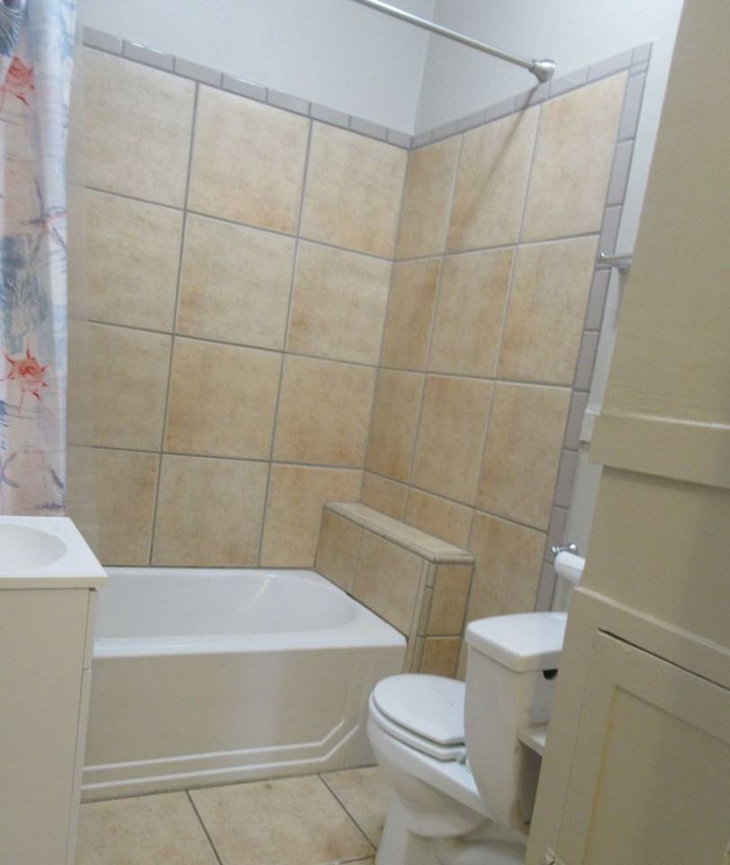 257 S Shasta St - Photo 7 of 9