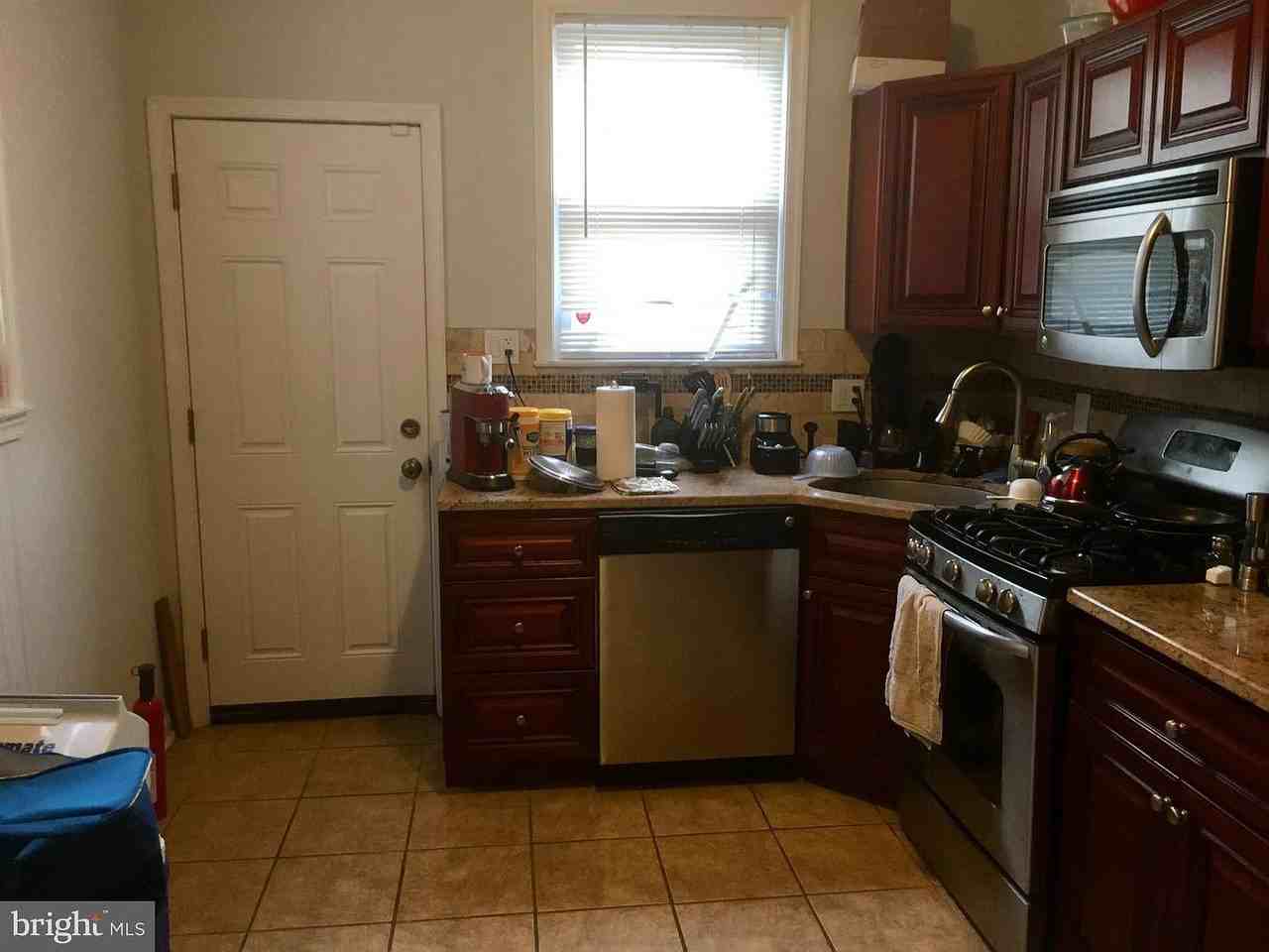 2202 S Woodstock St - Photo 4 of 9