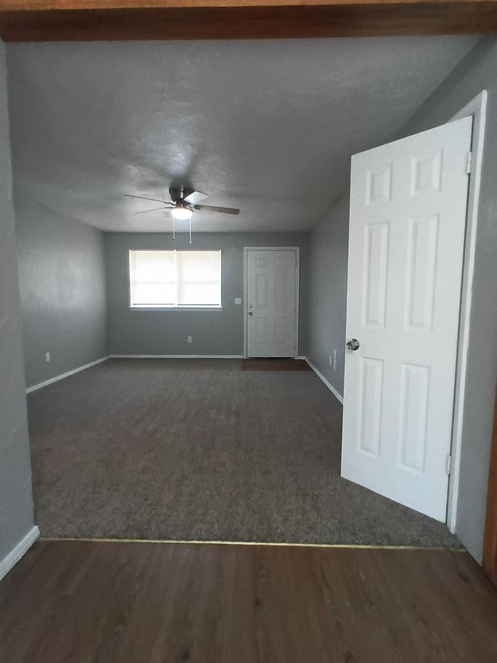 3221 Greenbrier Ter - Photo 3 of 28