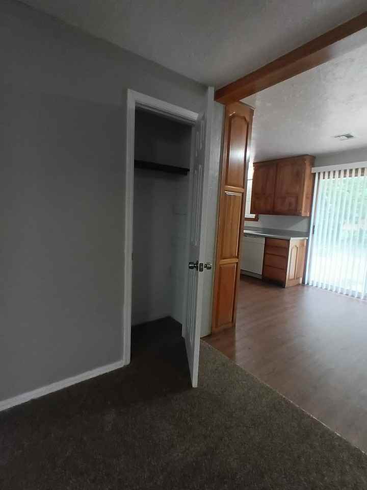 3221 Greenbrier Ter - Photo 4 of 28