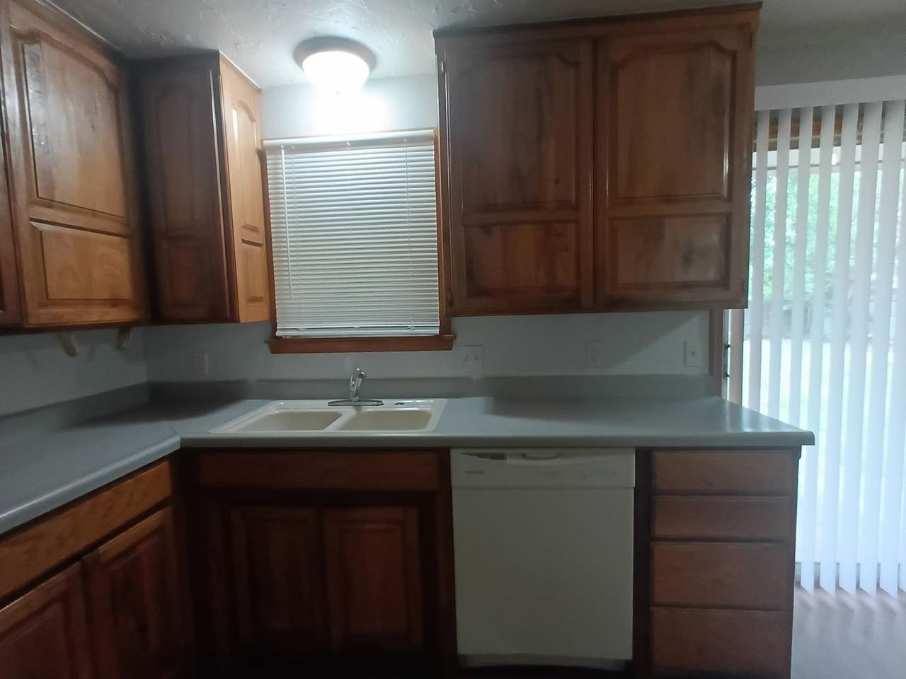 3221 Greenbrier Ter - Photo 7 of 28