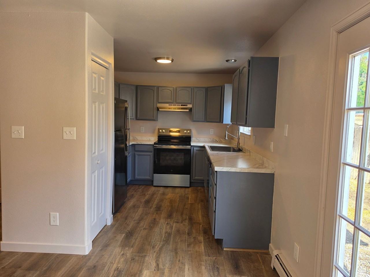 2984 Emerald Cir - Photo 3 of 13