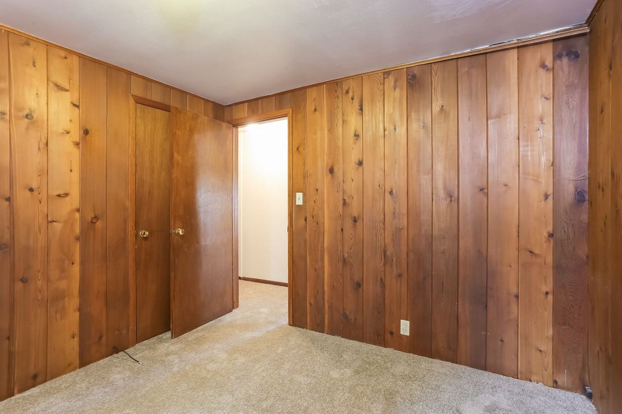 2408 Lake Dr - Photo 2 of 35