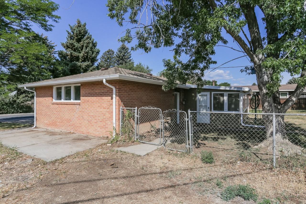 2408 Lake Dr - Photo 5 of 35