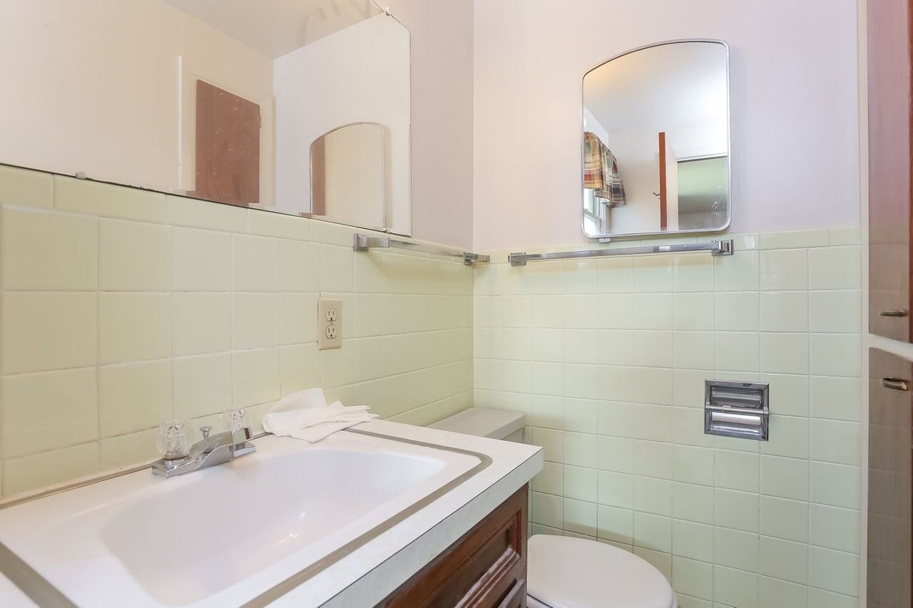 2408 Lake Dr - Photo 7 of 35