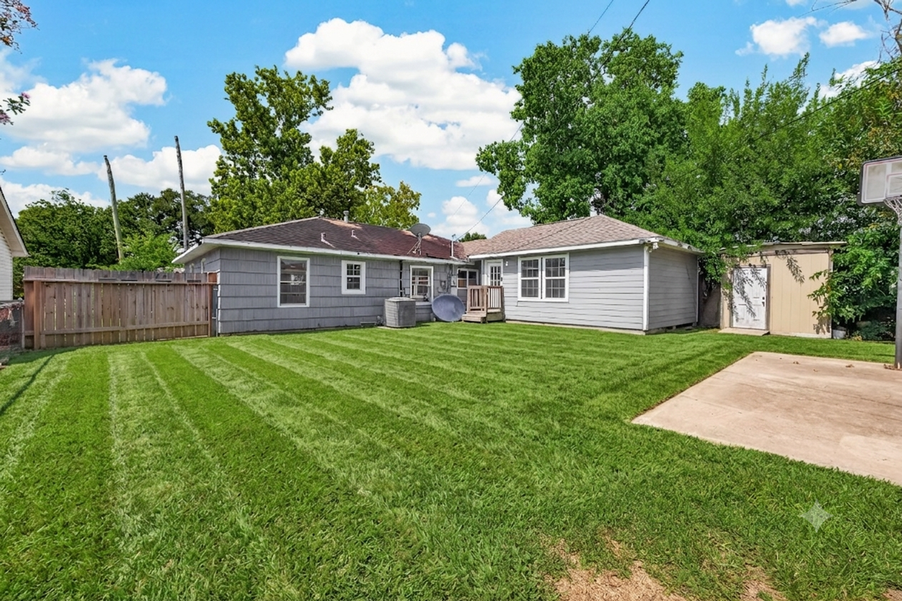 10601 Ambursen St - Photo 6 of 21