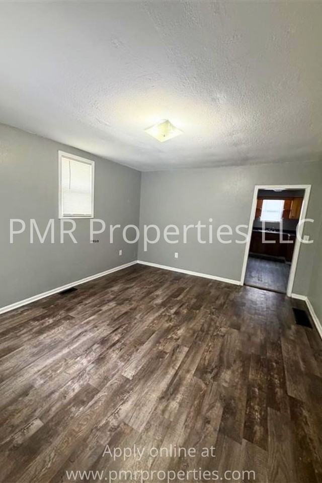 1810 S 12th St - Photo 3 of 10