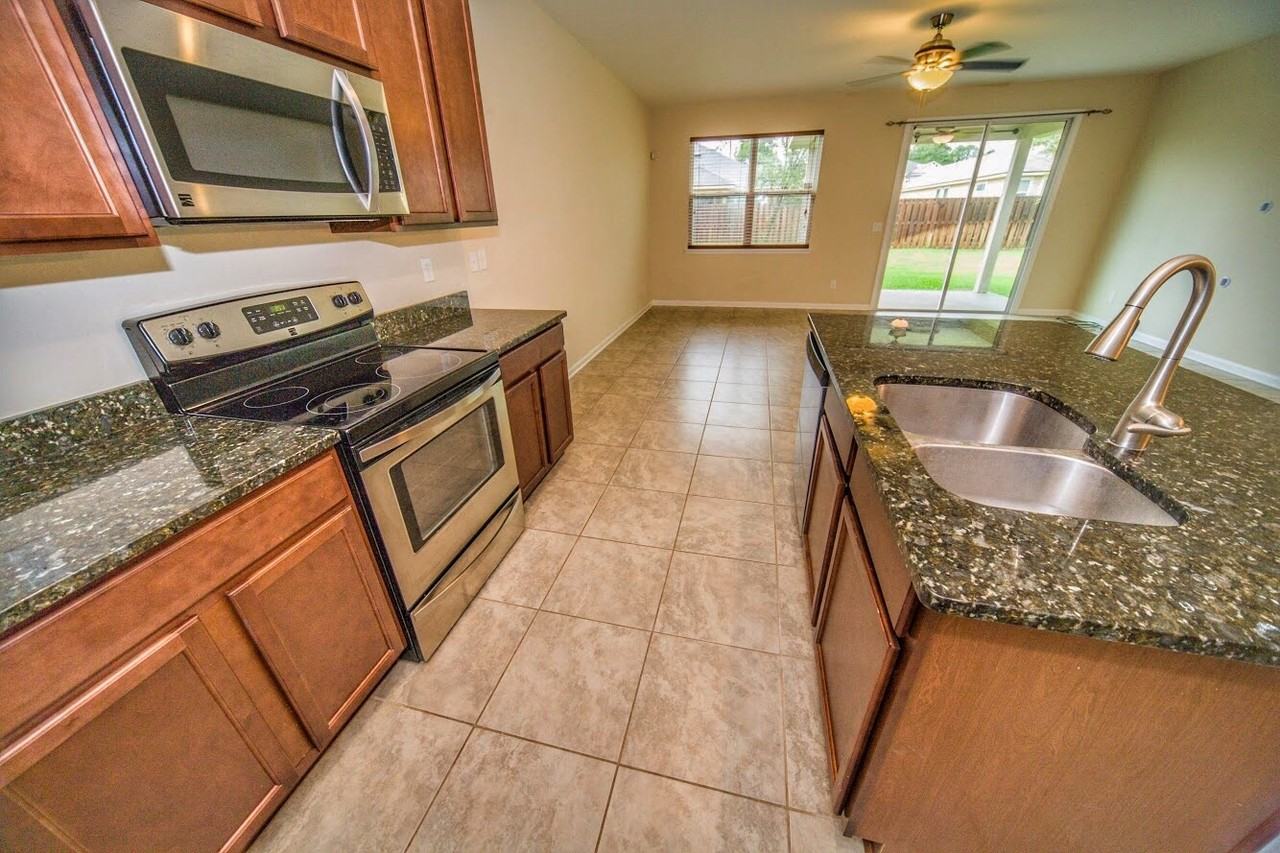 11733 Lake Bend Cir - Photo 6 of 25
