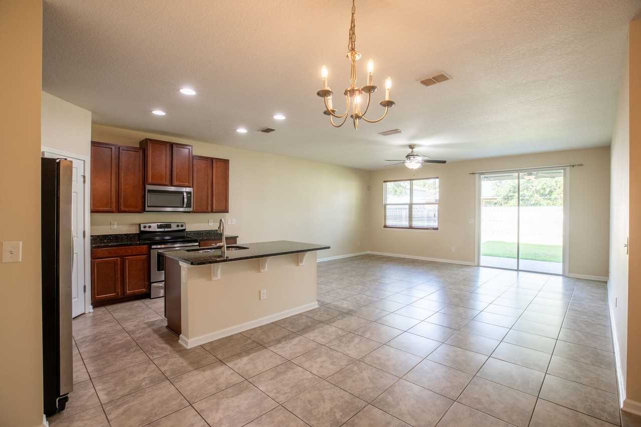 11733 Lake Bend Cir - Photo 7 of 25