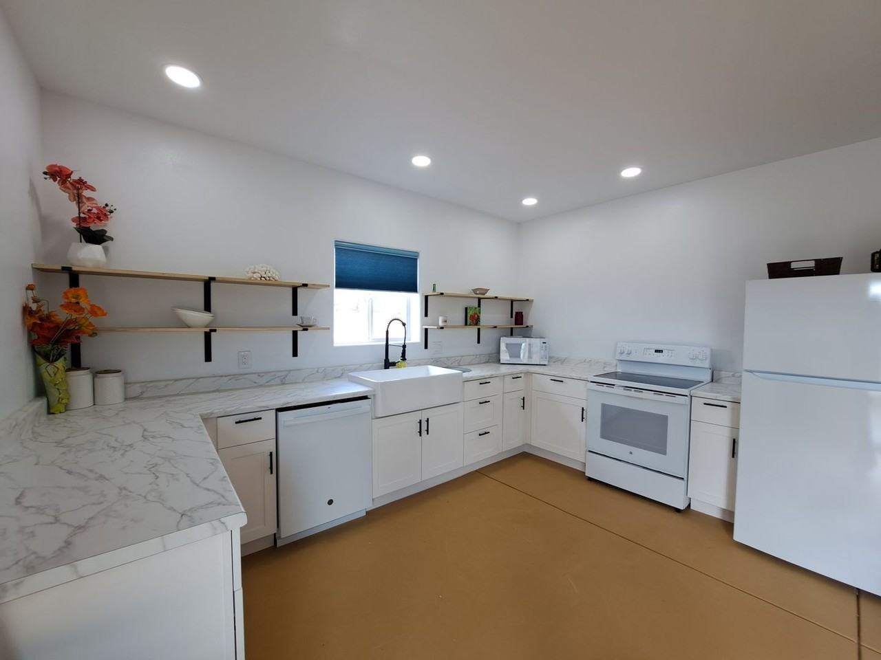 5243 Shadow Mountain Rd - Photo 3 of 11