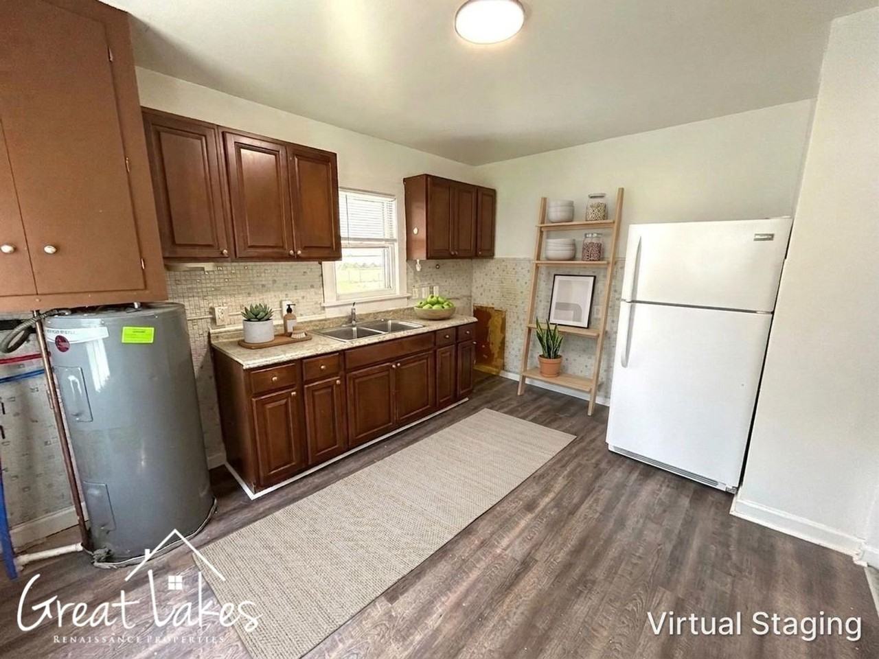 24601 Tallman Ave - Photo 3 of 11