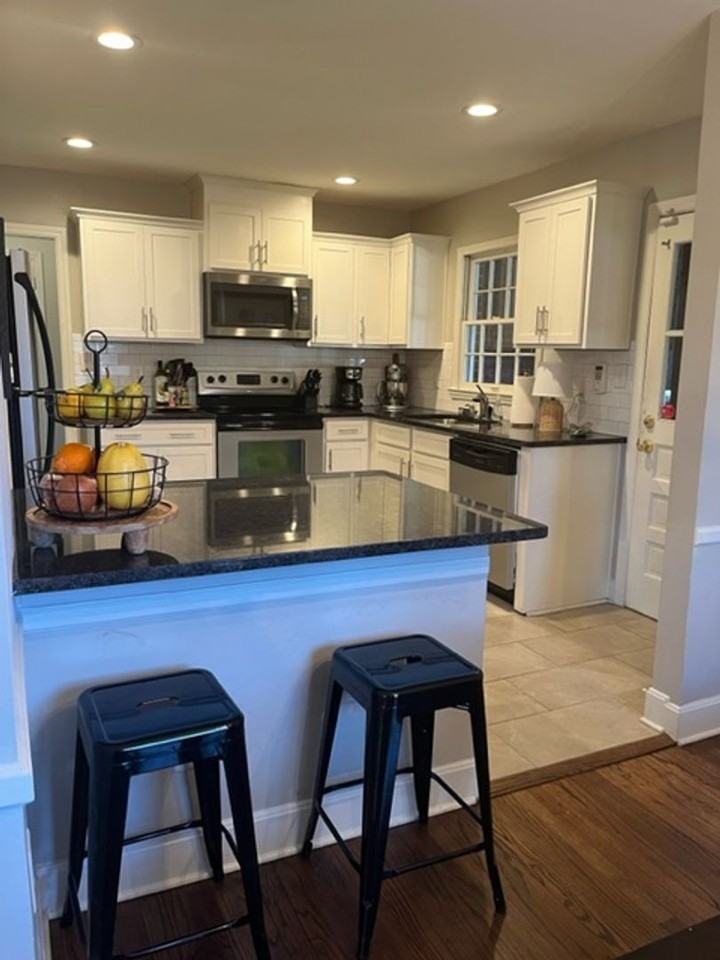 2600 Selwyn Ave - Photo 6 of 15