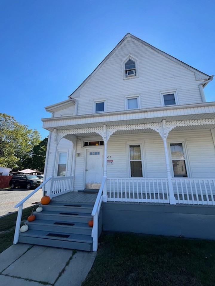 305 E St, LLC - Photo 2 of 2