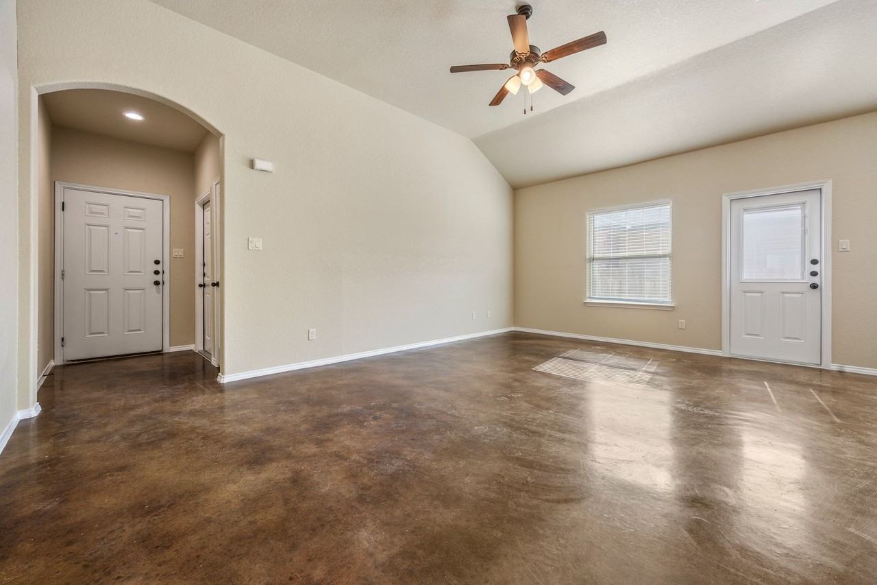 318 Emma Dr - Photo 2 of 15