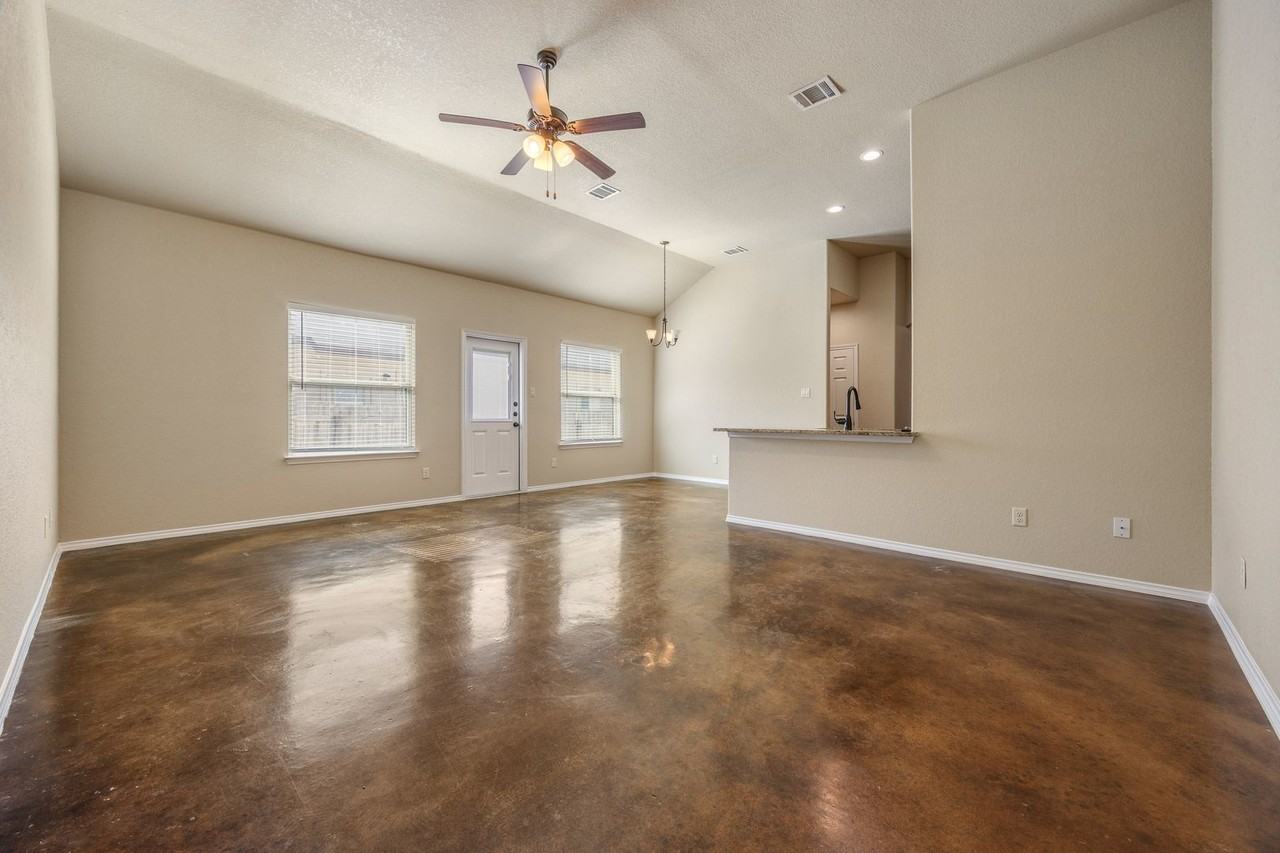 318 Emma Dr - Photo 3 of 15