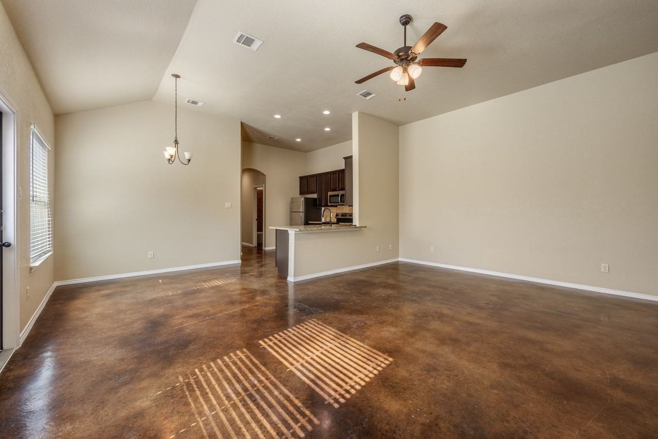 318 Emma Dr - Photo 4 of 15