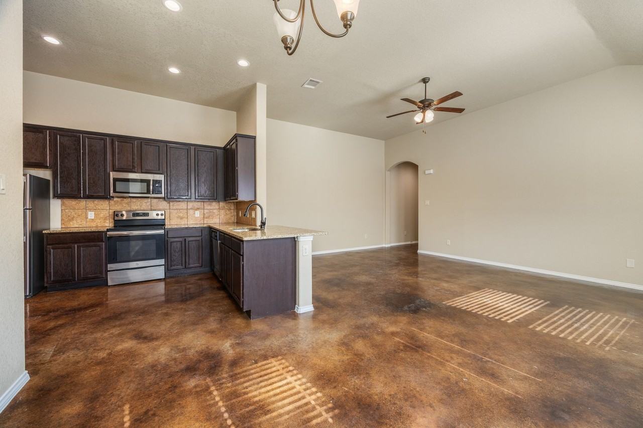 318 Emma Dr - Photo 5 of 15