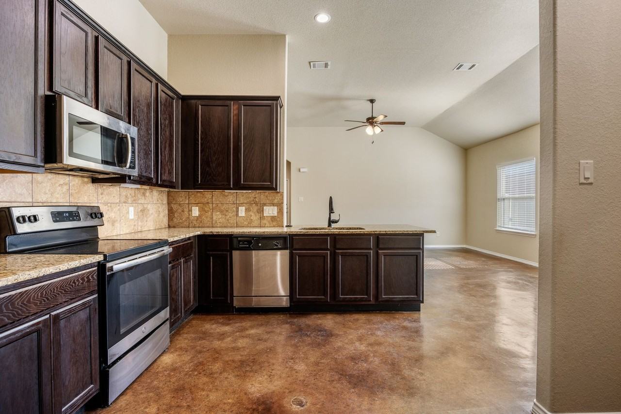 318 Emma Dr - Photo 6 of 15