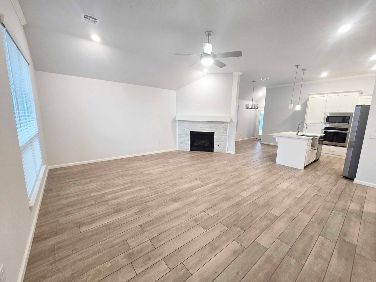 12617 Nw 139th St - Photo 2 of 17