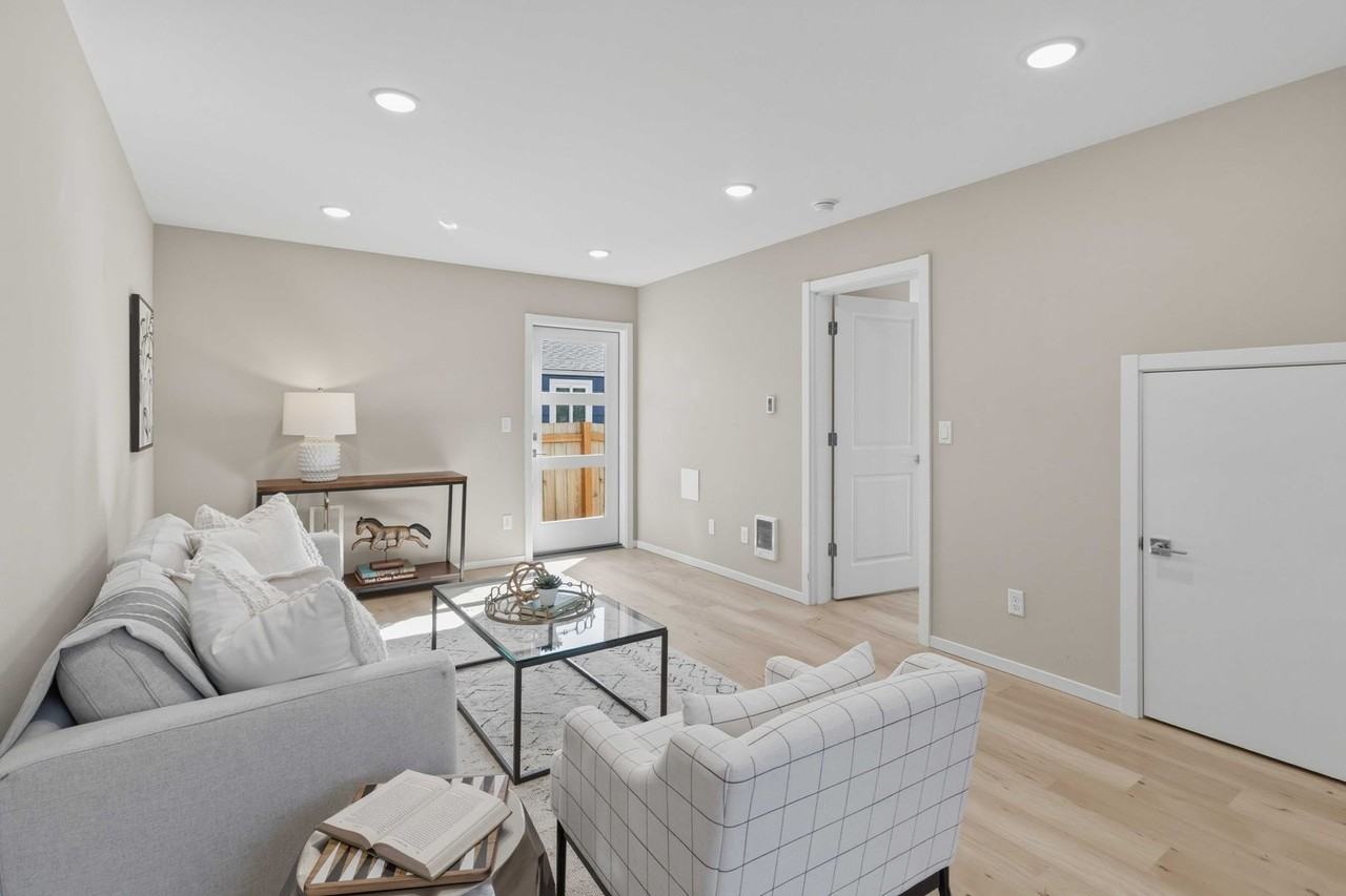 3536 S Brandon St #B - Photo 3 of 32