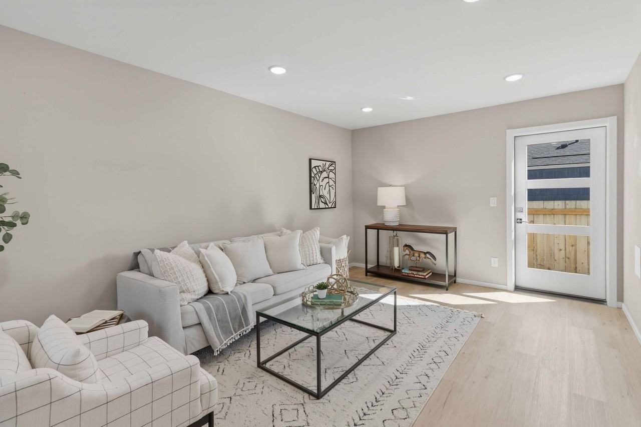 3536 S Brandon St #B - Photo 4 of 32