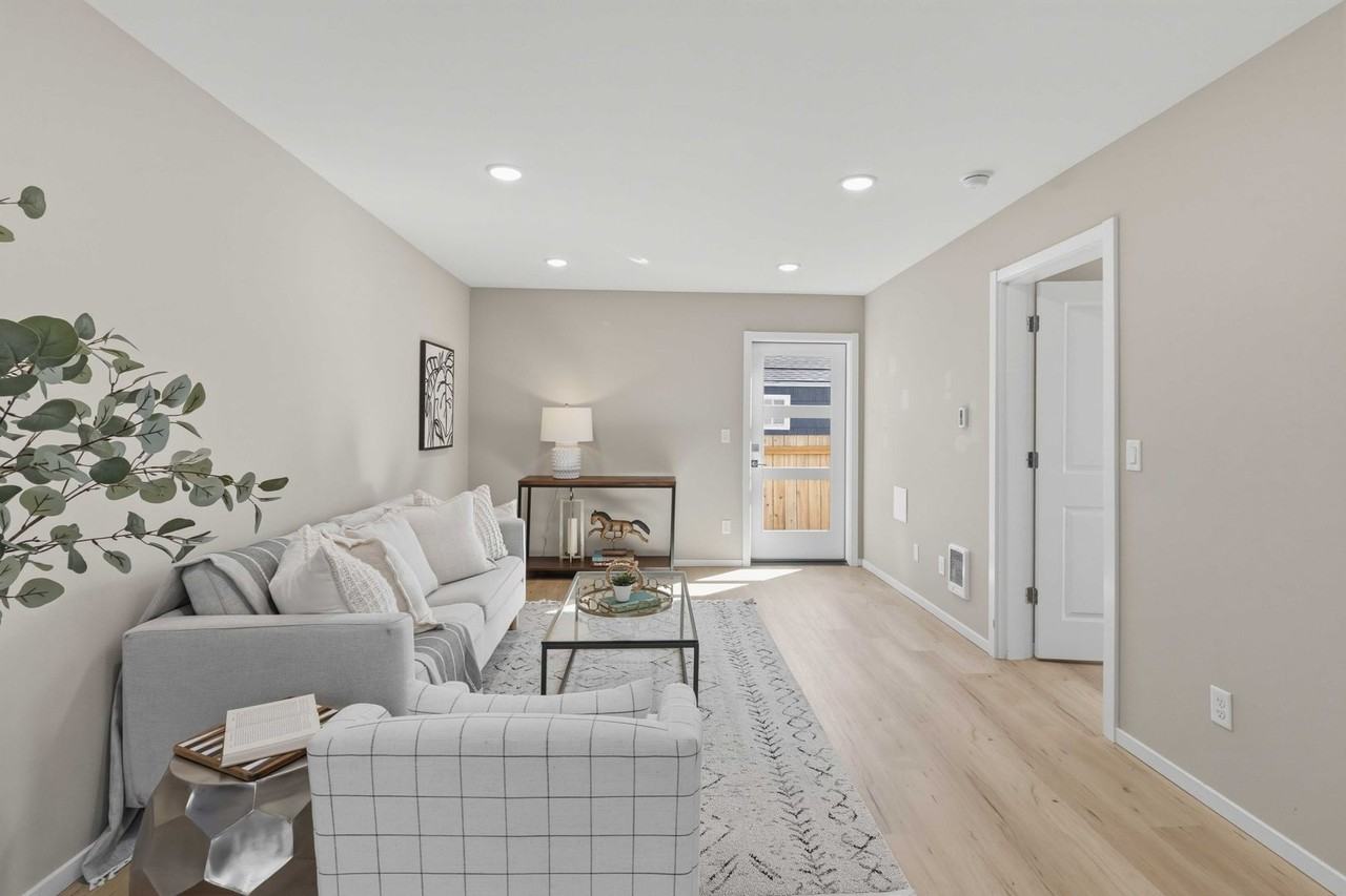 3536 S Brandon St #B - Photo 5 of 32