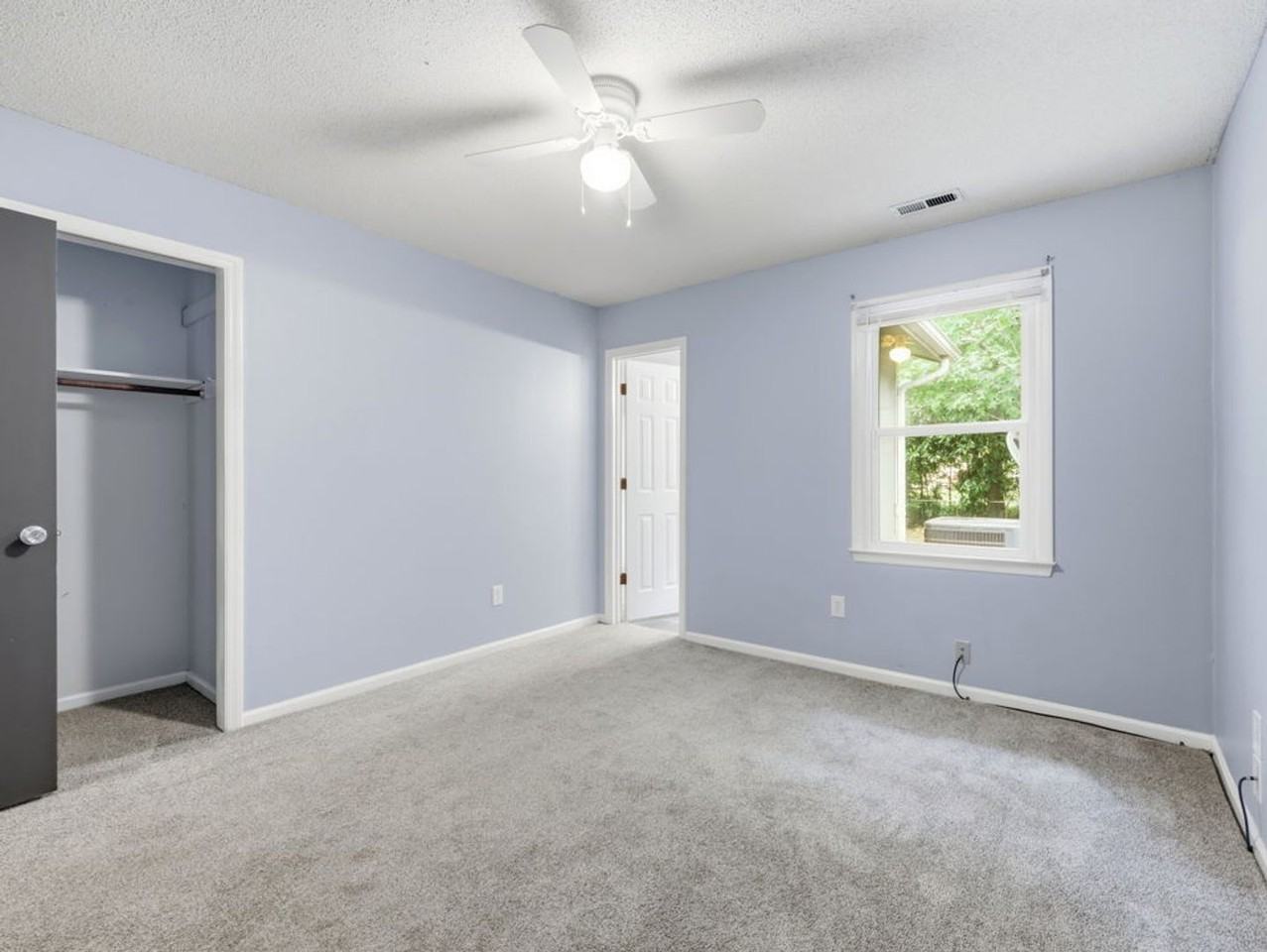 406 Cedar Creek Dr - Photo 6 of 11