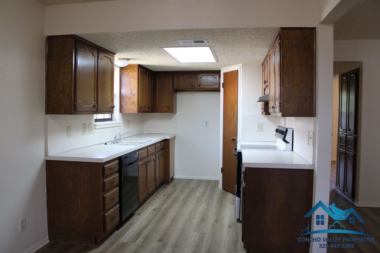 1706 Kansas Ave - Photo 4 of 20