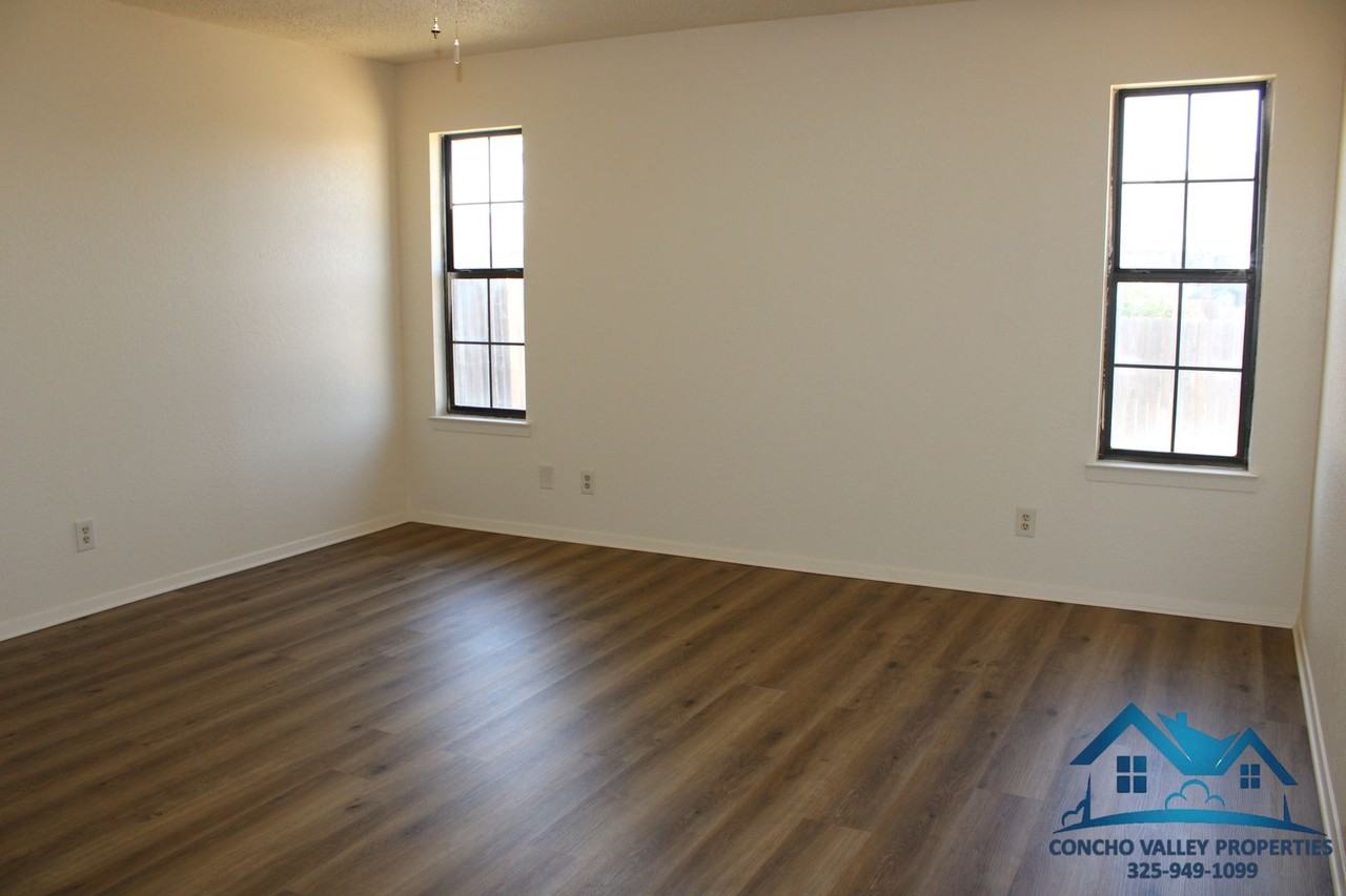 1706 Kansas Ave - Photo 7 of 20