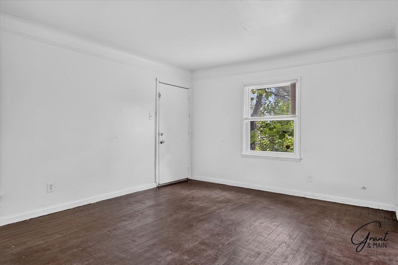 18474 Kelly Rd - Photo 3 of 16