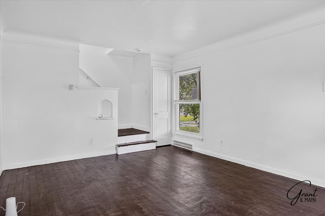 18474 Kelly Rd - Photo 4 of 16