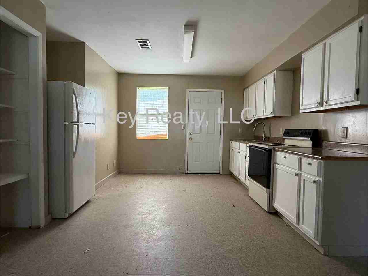 413B Hickory St - Photo 2 of 6