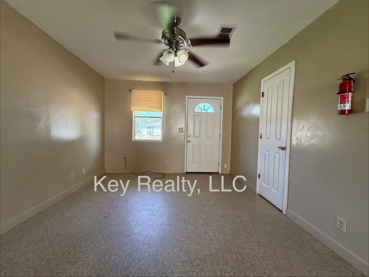413B Hickory St - Photo 3 of 6