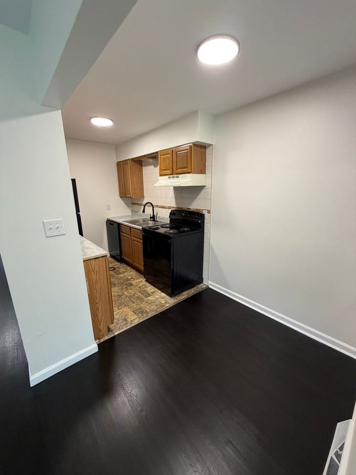2376 Westwood Dr - Photo 5 of 13