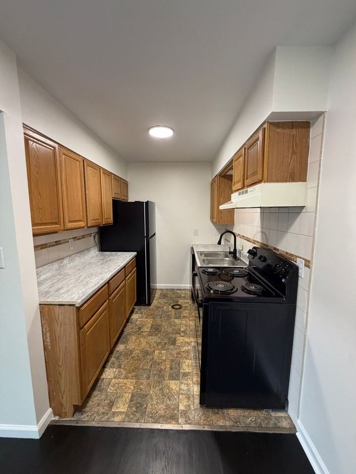 2376 Westwood Dr - Photo 6 of 13