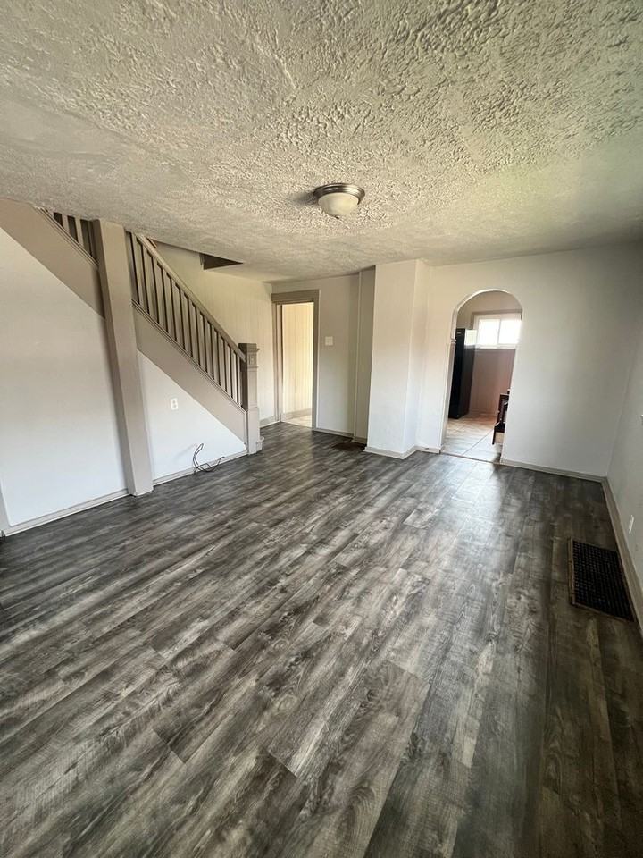 302 Fairmont Ave - Photo 2 of 13