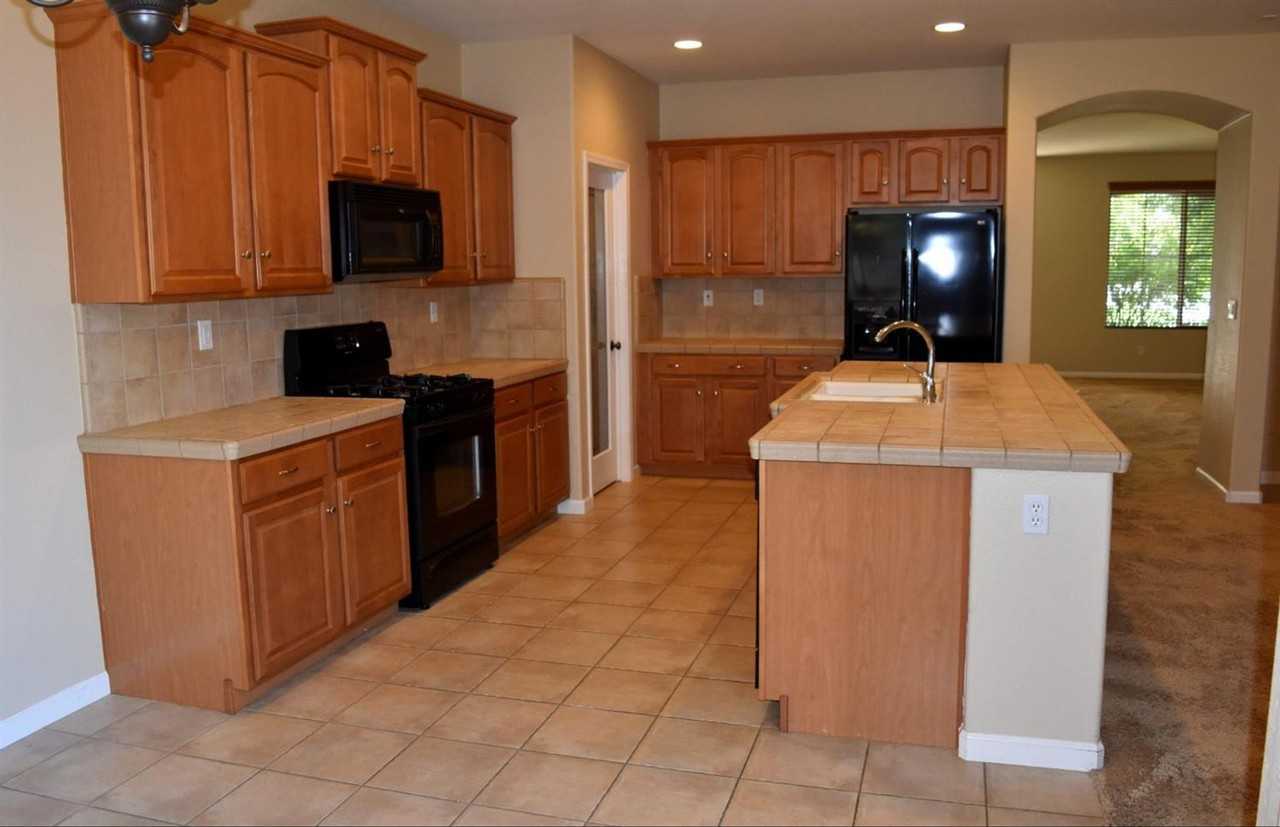 684 Whitfield Ln - Photo 2 of 7